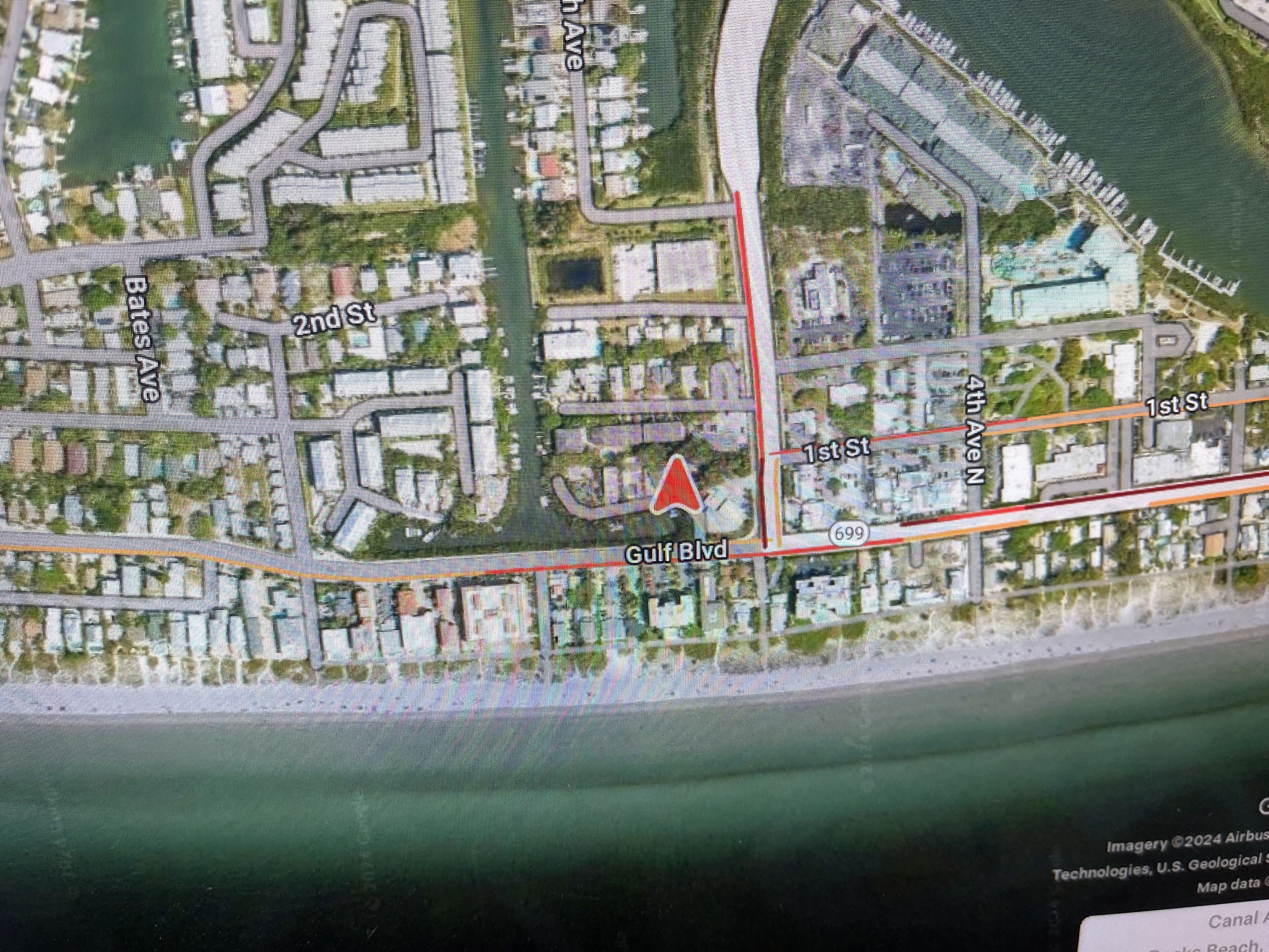 Eine Karte einer Küstenregion mit Straßen wie Gulf Blvd und 1st St.