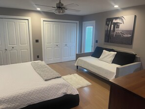 2 Schlafzimmer, Schreibtisch, Bügeleisen/Bügelbrett, WLAN