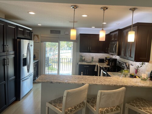 One block from Beach. Spacious 2 bedroom apartment BTR #2197