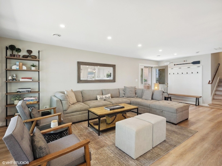 Luxury Lake Home Near Great Lakes Naval Station - Tower Lakes, IL