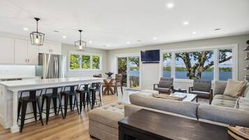 Smart TV, table tennis, stereo