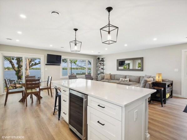 Smart TV, table tennis, stereo