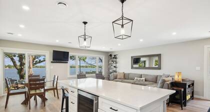 Luxury Lake Home near Great Lakes Naval Station