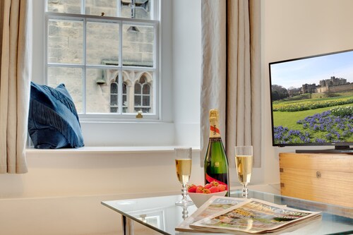 Lionsgate View, luxury apartment right opposite Alnwick Castle