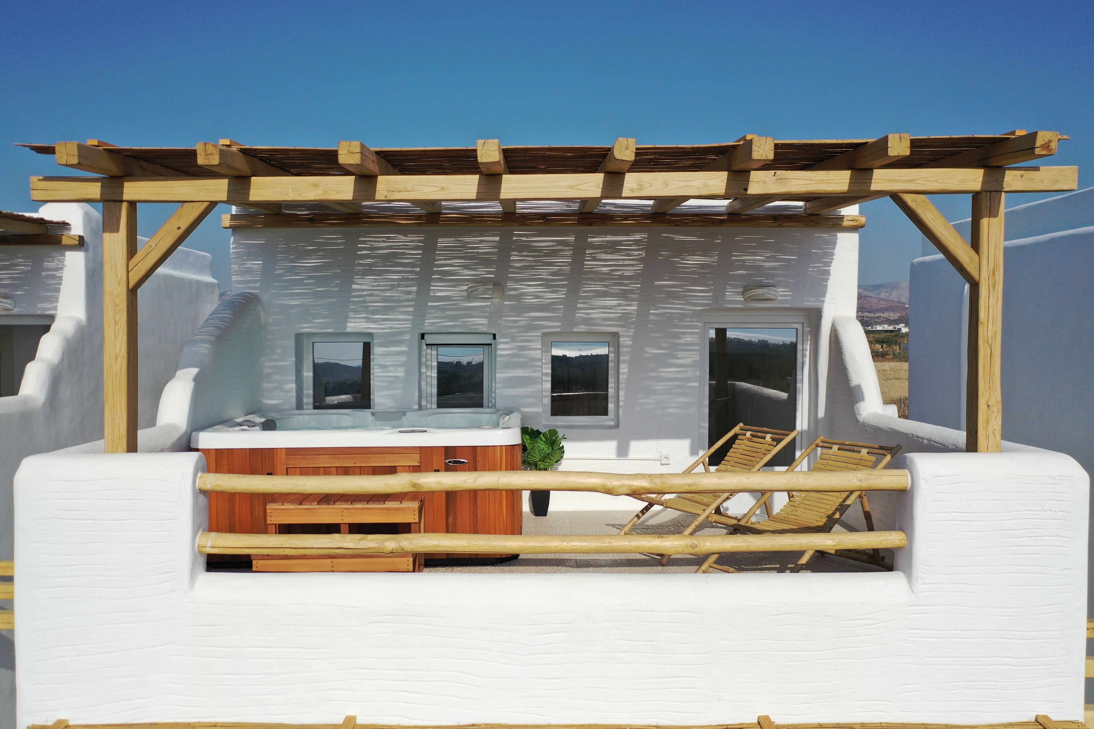 Bañera de hidromasaje al aire libre