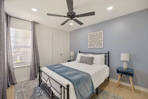 3 makuuhuonetta, työpöytä, silitysrauta/-lauta, Wi-Fi