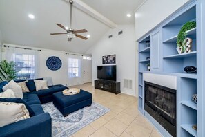 Televisión y chimenea