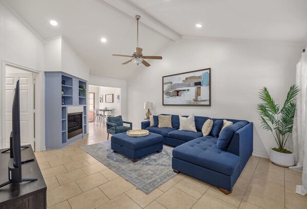 TV, fireplace