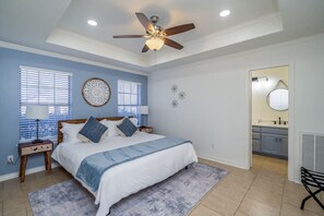 3 bedrooms, desk, iron/ironing board, WiFi