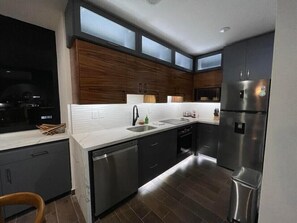 Fridge, microwave, oven, stovetop - Casa Vista Verde - Gorgeous views, rooftop pool, walk to Centro (Mazatlán)