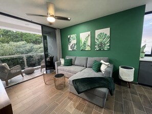 Smart TV, stereo - Casa Vista Verde - Gorgeous views, rooftop pool, walk to Centro (Mazatlán)