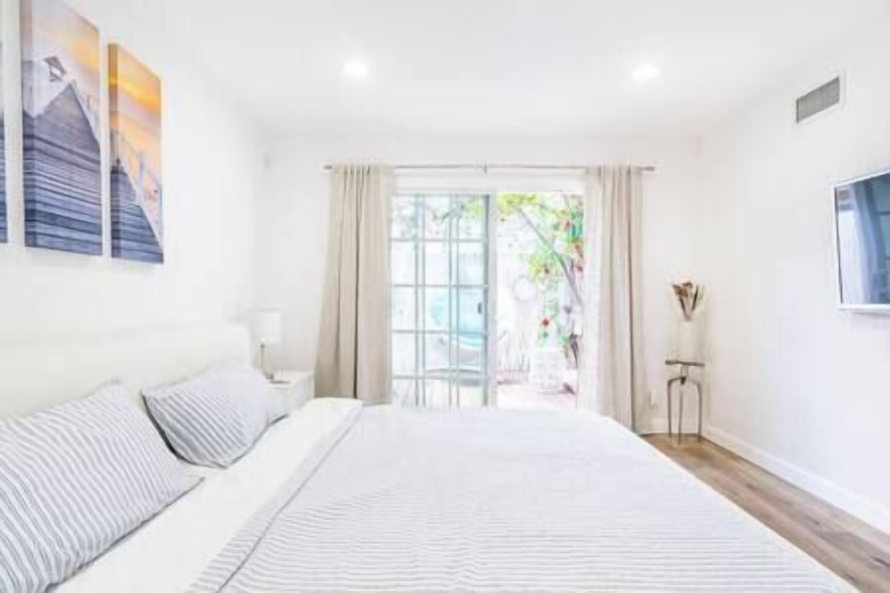 Bedroom 1 (king bed) (3)