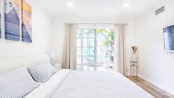 Bedroom 1 (king bed) (3)