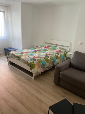 1 chambre, fer et planche à repasser, Wi-Fi gratuit, draps fournis
