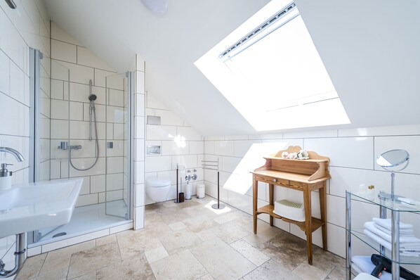 Hårtørrer, håndklæder, Sæbe, Shampoo