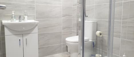 Standard Double Room | Bathroom
