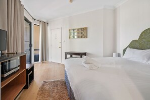 2 bedrooms, iron/ironing board, bed sheets