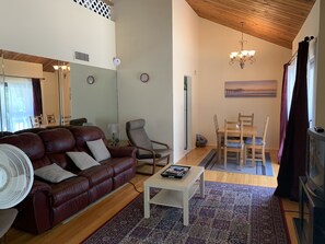 Living area - Charming condo close to beach and Siesta Village (Siesta Key)