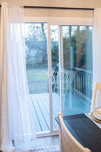2 bedroom getaway in the heart of Mill Creek Park just a block from Newport Lake