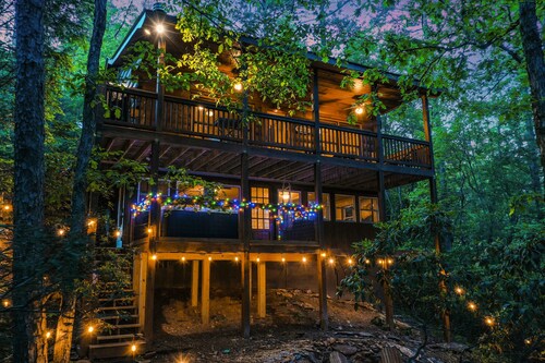 Blue Ridge Secluded Retreat for Couples, No cleaning fees , Hot tub, Creek