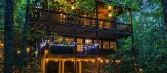 Blue Ridge Secluded Retreat for Couples, No cleaning fees , Hot tub, Creek