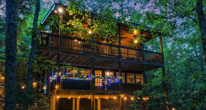 Blue Ridge Secluded Retreat for Couples, No cleaning fees , Hot tub, Creek