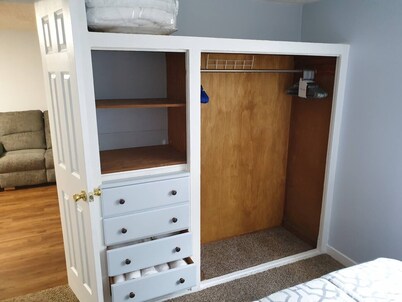 Cheerful Furnished 1 Bedroom House with W/D