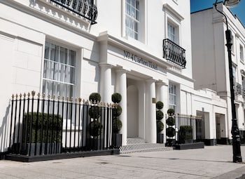 No.4 Carlton Hotel