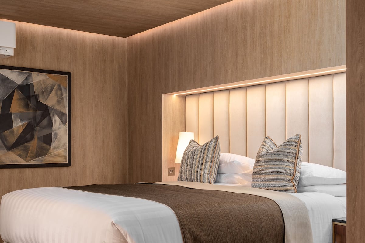 Premium bedding, memory foam beds, free minibar, in-room safe