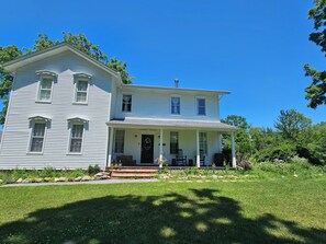 Exterior - Three Bees Farmhouse Stay. (Ann Arbor)