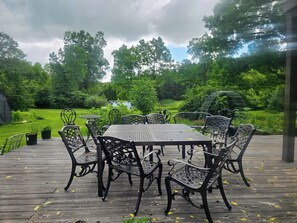 Outdoor dining - Three Bees Farmhouse Stay. (Ann Arbor)