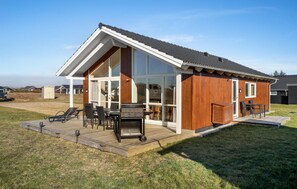 Outdoor dining - 3 bedroom lovely home in Tarm (Tarm)