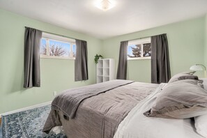 3 habitaciones, tabla de planchar con plancha, cuna de viaje y wifi 