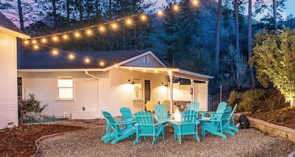 Yosemite Country House sleeps 20 w/ hot tub, firepit, bonus studio!