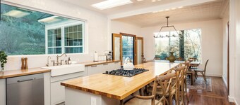 Yosemite Country House sleeps 20 w/ hot tub, firepit, bonus studio!