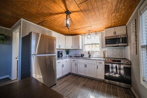 冷蔵庫、電子レンジ、オーブン、食器洗い機