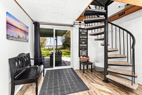 Lakefront Cabin, Hot Tub, Sauna, Fireplace, Game Room