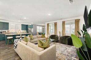 Smart TV, fireplace, ping pong - Luxe Retreat-5BR + Casita, Pool w/ Slide, Spa, Fire Pit, Ping Pong & Family Fun (Indio)