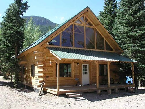 Elk Log Home 4 bed 2 bath W/D