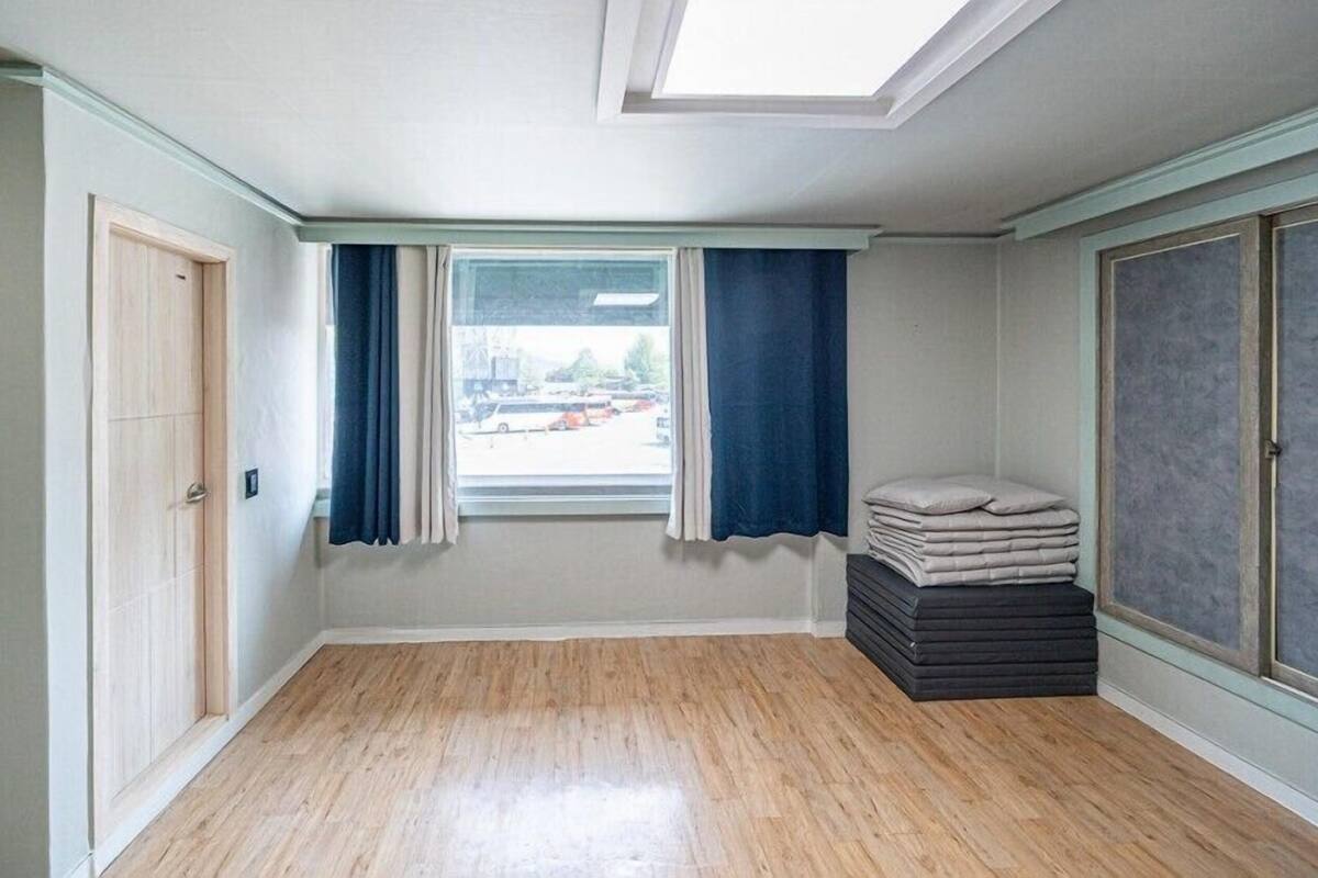 룸 (River View 202 (Couple Room))