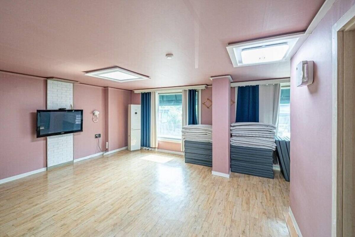 Quarto (207 group room)