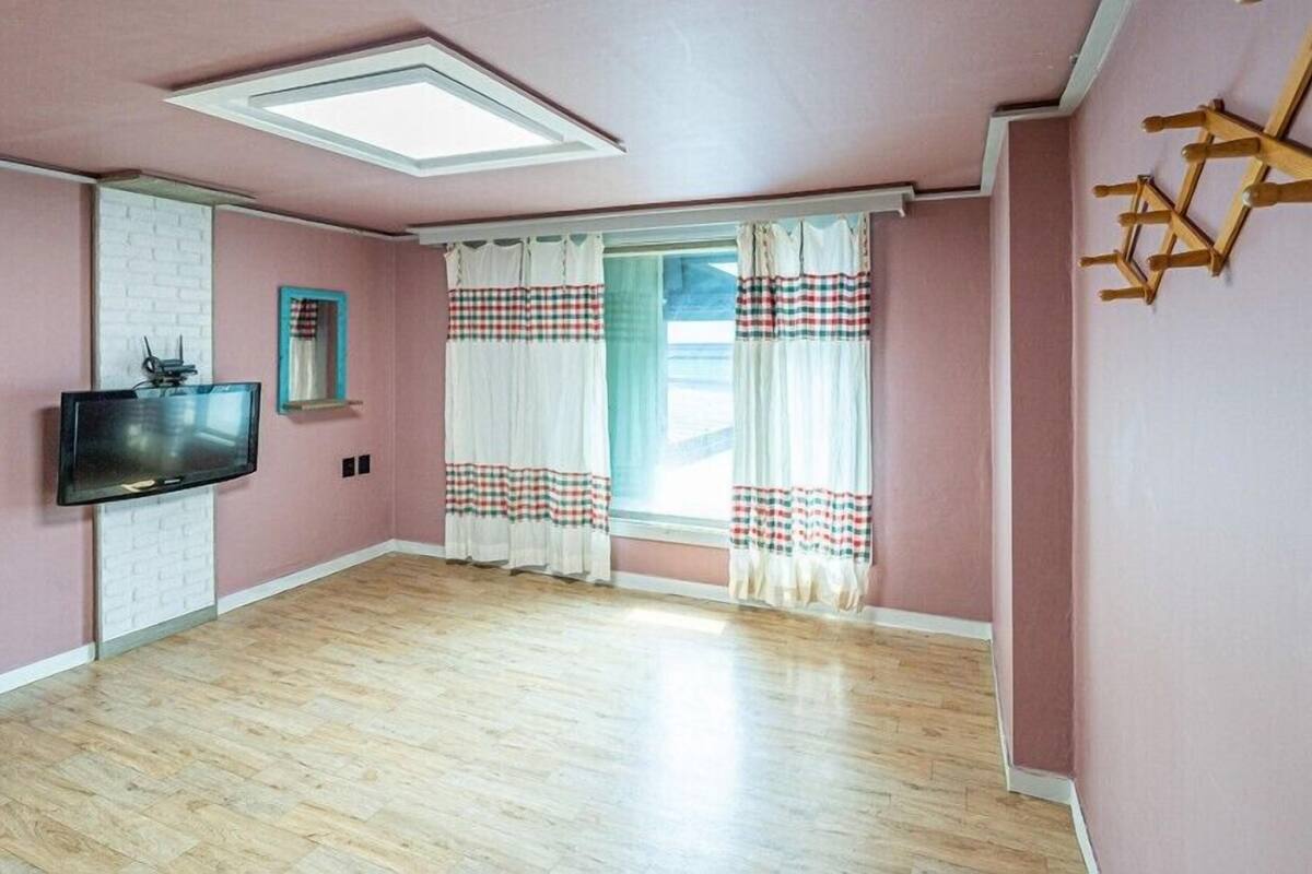 룸 (201 (Couple Room))