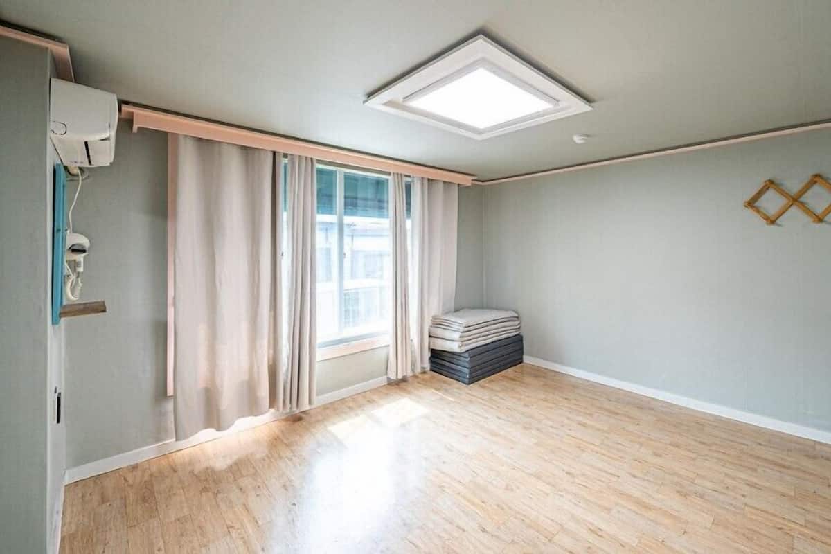 룸 (208 couple room)