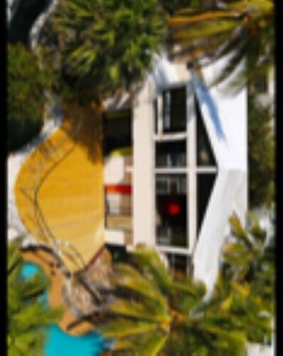 Spacious 5 bdrm ocean front home with private pool, full kitchen and living area