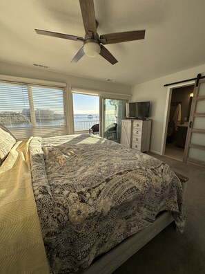 4 bedrooms, desk, free WiFi, bed sheets