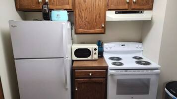 冰箱、微波炉、烤箱、炉灶