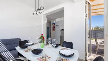 Apartment (Two Bedroom Apartment with Terrace) | Dining room