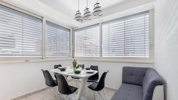 Apartment (Two Bedroom Apartment with Terrace) | Dining room