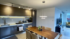 Unclassified image, 3 of 23, button - Trendy Chinatown apartment with parking (Vancouver)