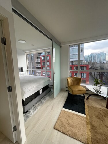 Trendy Chinatown apartment with parking